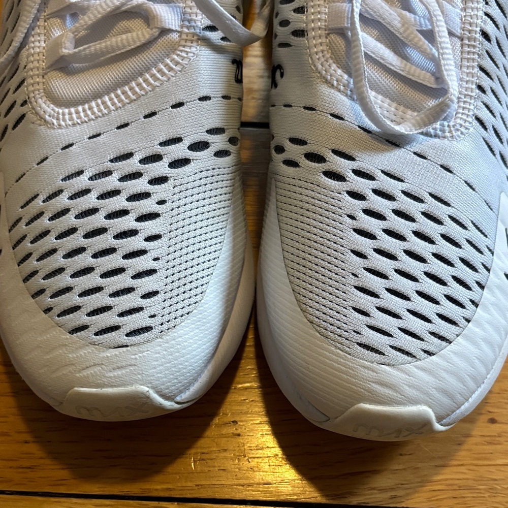 Nike Women’s Air Max 270 Sneakers in White and Black color way - Picture 5 of 5